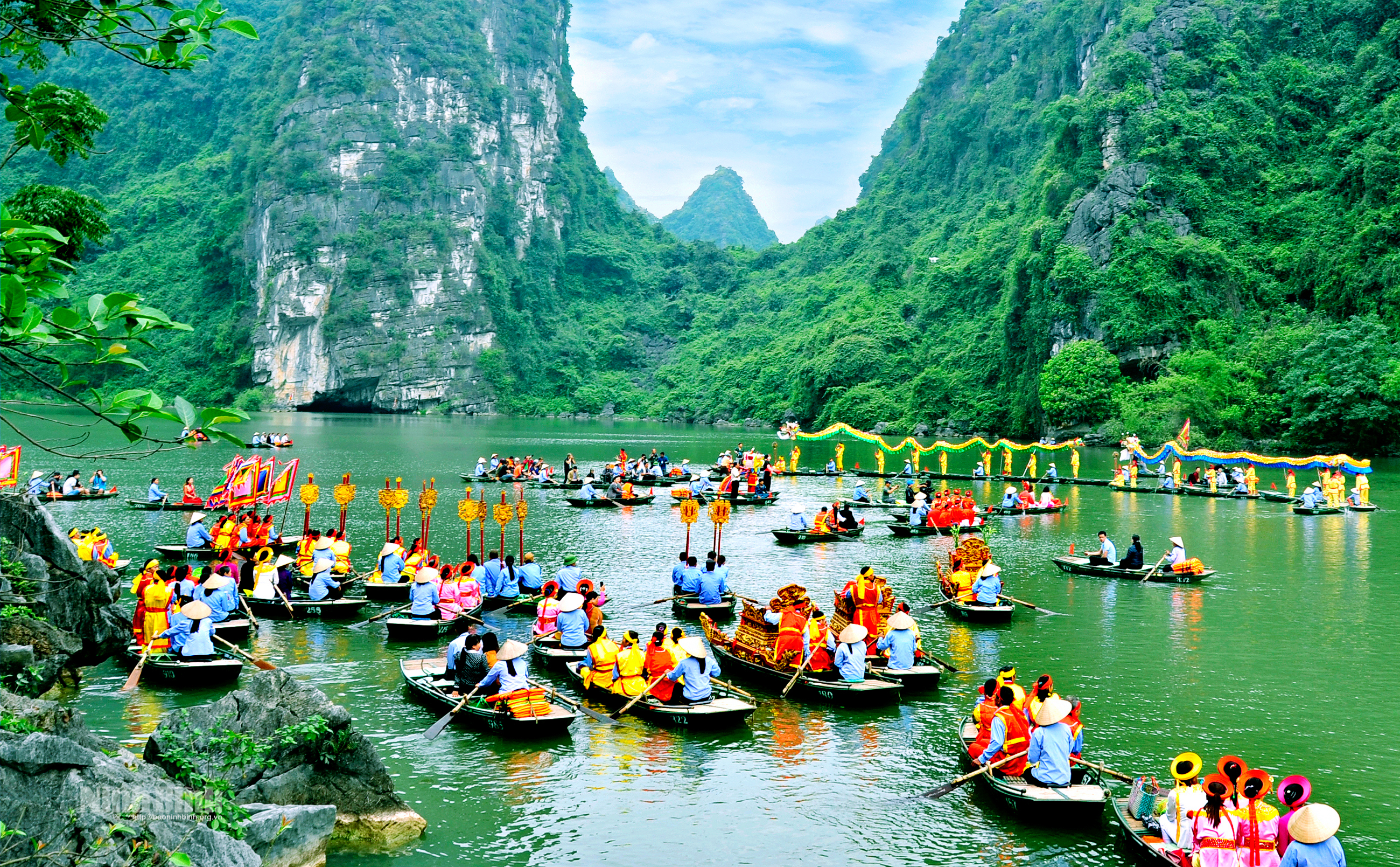 Một số bài học kinh nghiệm và giải pháp phát triển dịch vụ, du lịch tỉnh Ninh Bình đến năm 2030, tầm nhìn đến năm 2045
